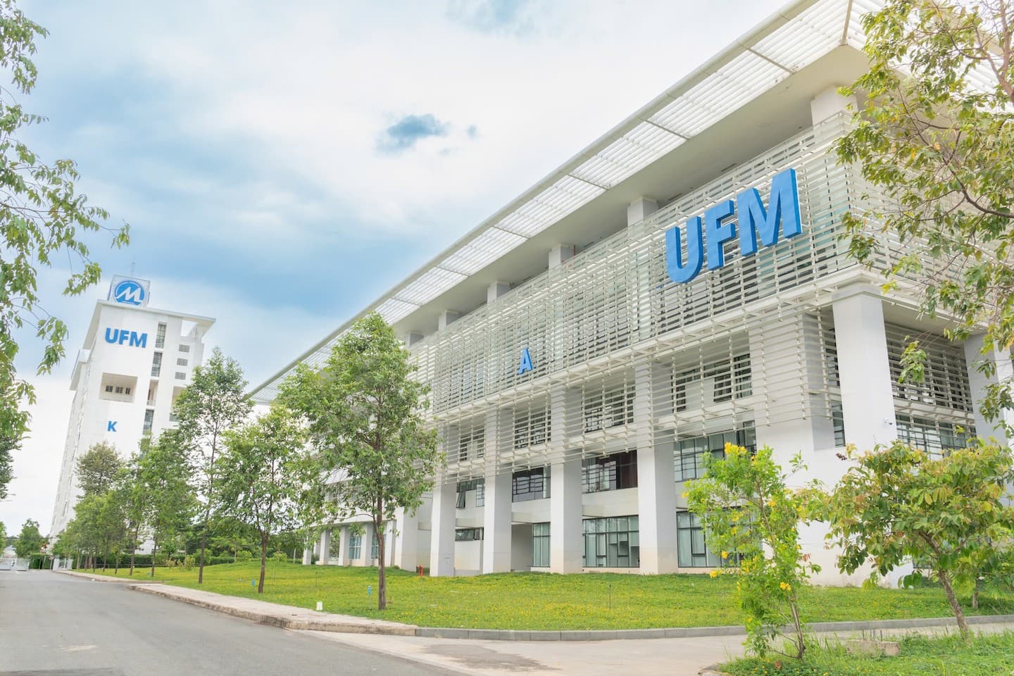Khuôn viên Đại học Tài chính – Marketing